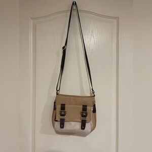 Jessica Simpson cream and tan purse​​​​​​